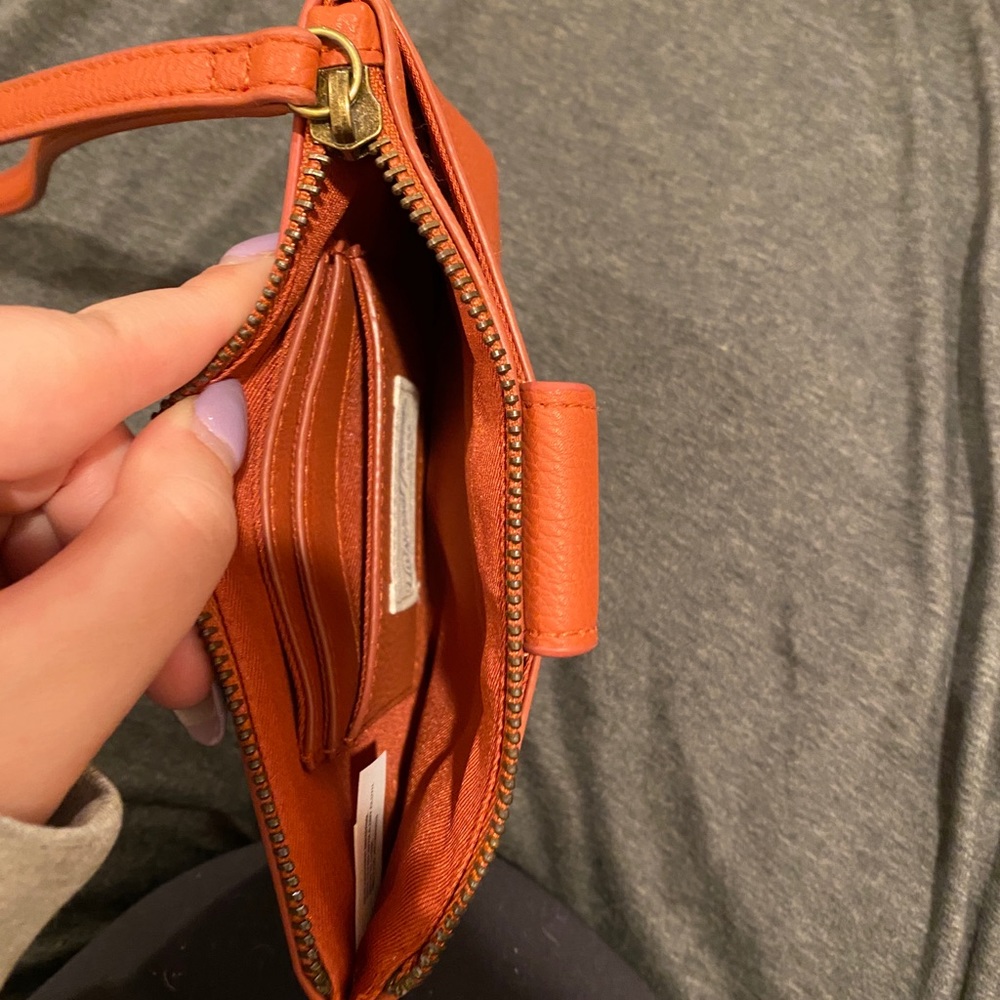Universal Thread Wristlet - Picture 3 of 3